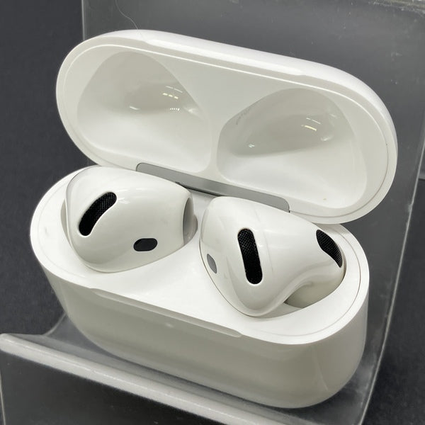 Apple AirPods4 ノイズキャンセリング 搭載モデル中古品 Apple 【中古】AirPods 4 MXP93J/A（アクティブノイズキャンセリング