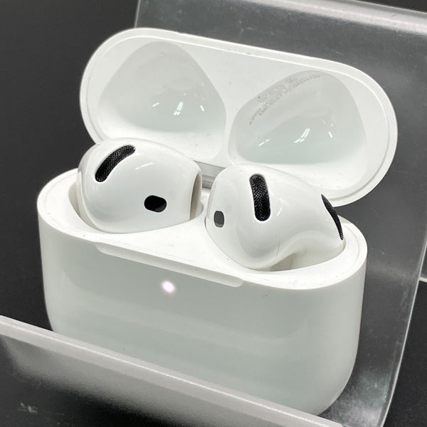 レ*ー様 中古　AirPods 4 動作確認済 Apple 【中古】AirPods 4 MXP93J/A（アクティブノイズキャンセリング