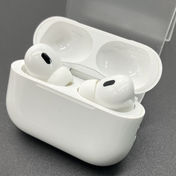 AirPods Pro 第2世代 (usb-c) イヤホン新品　ケース中古 Apple 【中古】MagSafe充電ケース(USB-C)付きAirPods Pro(第2世代