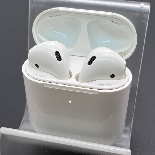 Apple 【中古】AirPods with Wireless Charging Case MRXJ2J/A【秋葉原 Apple 【中古】AirPods with Wireless Charging Case MRXJ2J/A【秋葉原