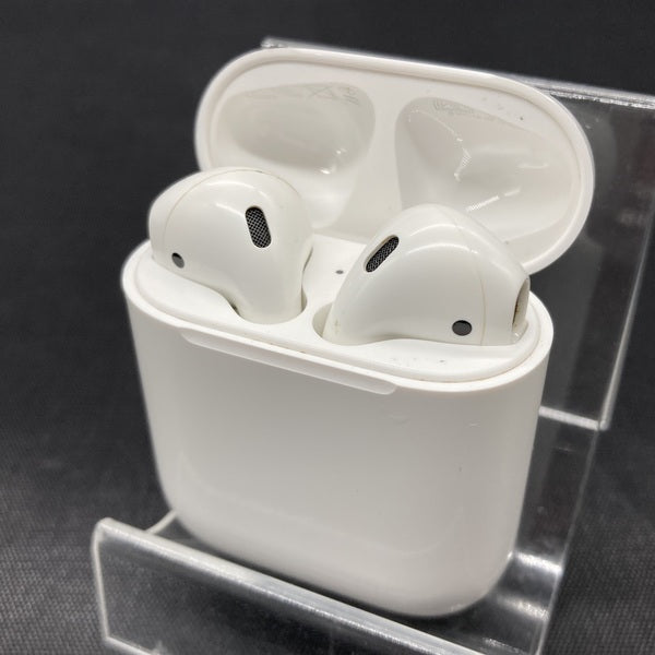 【中古】AirPods with Charging Case MV7N2J/A【日本橋】