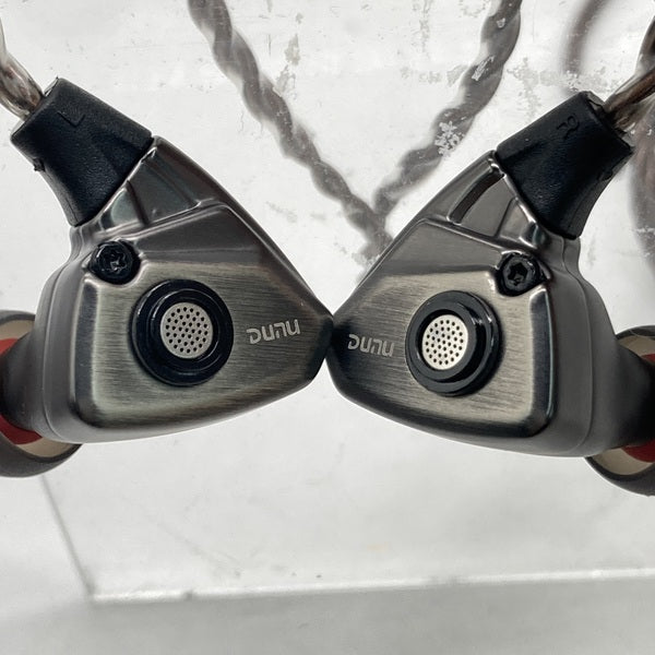 【中古】TITAN S グレー【秋葉原】