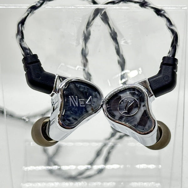 【中古】Neon 4【日本橋】