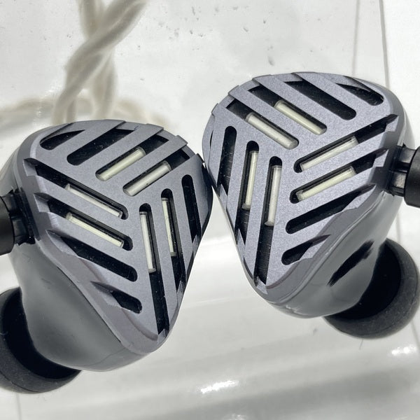 【中古】Tesseract(Universal Fit)【日本橋】