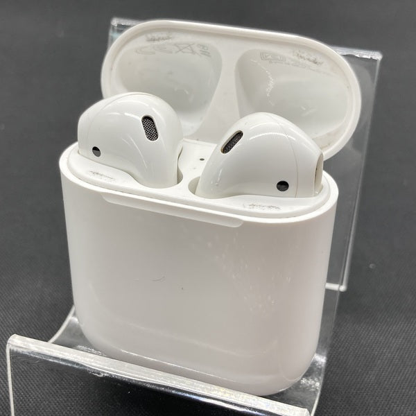 【中古】AirPods with Charging Case MV7N2J/A【秋葉原】