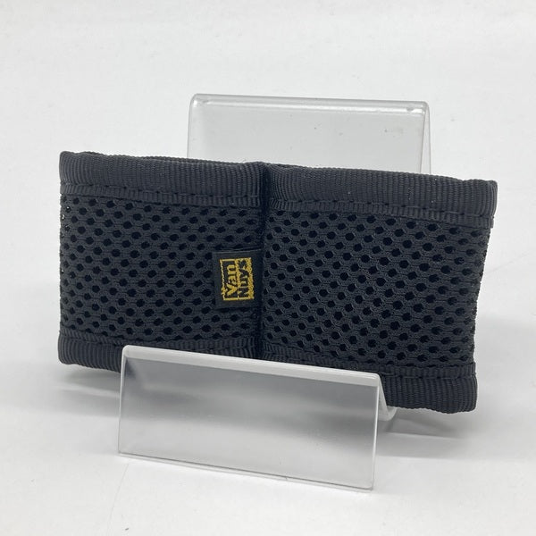【中古】差し込むだけのハウジング保護用ふわふわツインチューブケース ブラック<イヤホンが絡まないケーブル固定用ストッパー付き>【VD608-BK】【秋葉原】