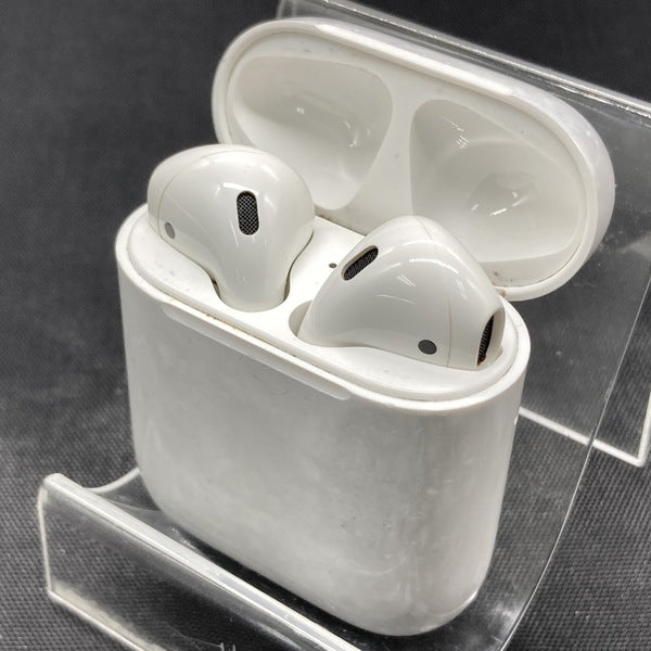 【中古】AirPods with Charging Case MV7N2J/A【日本橋】