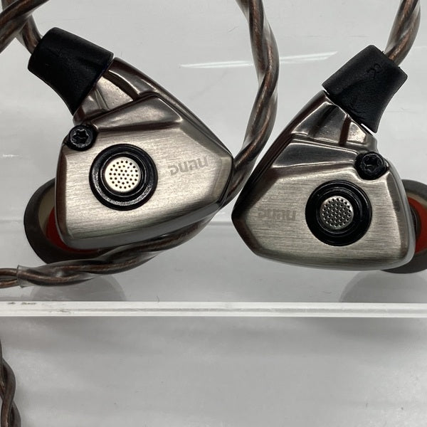 【中古】TITAN S グレー【秋葉原】