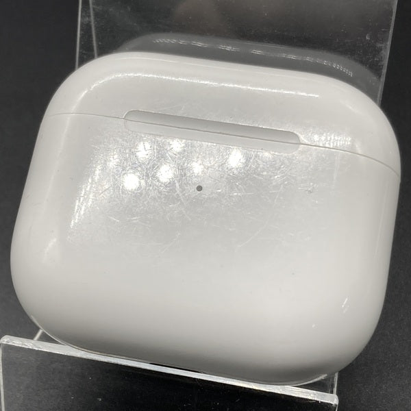 【中古】AirPods Lightning 充電ケース (第3世代)【秋葉原】