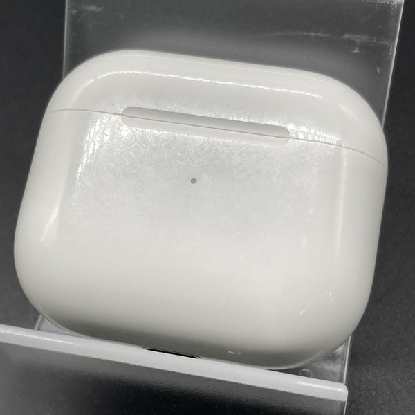 【中古】AirPods Lightning 充電ケース (第3世代)【秋葉原】