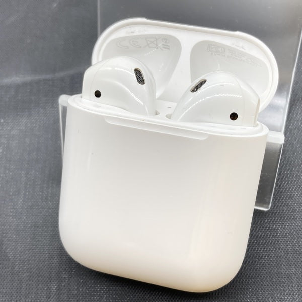 【中古】AirPods with Charging Case MV7N2J/A【日本橋】