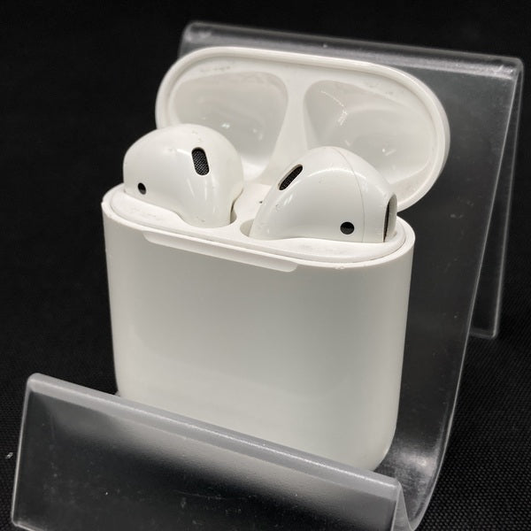 【中古】AirPods with Charging Case MV7N2J/A【秋葉原】