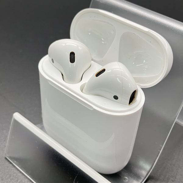【中古】AirPods with Charging Case MV7N2J/A【秋葉原】