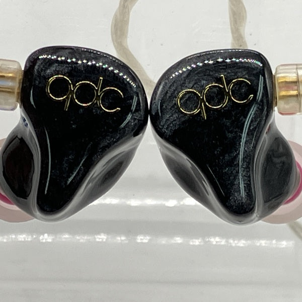 qdc 日本限定 ハイブリッド型イヤホン TrES QDC-7803(中古品