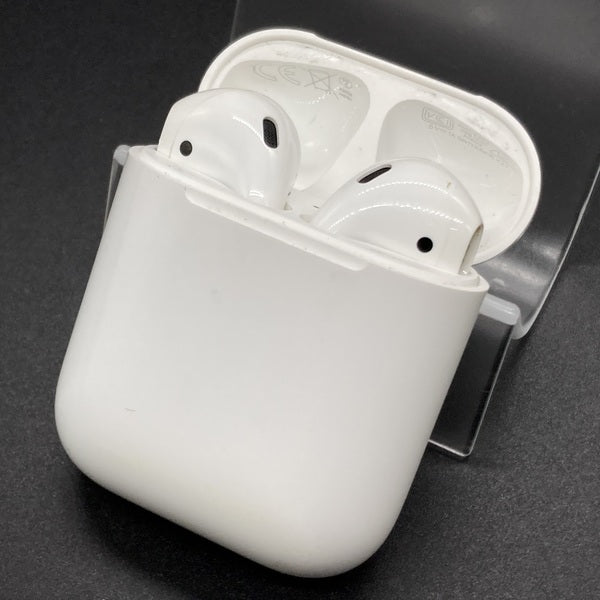 【中古】AirPods with Charging Case MV7N2J/A【日本橋】