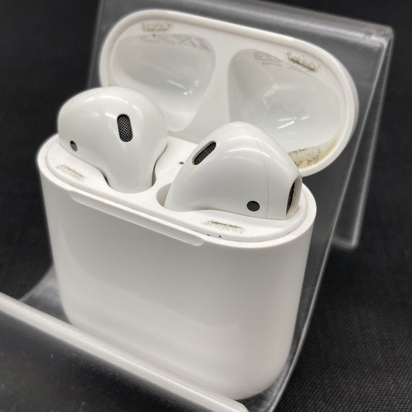【中古】AirPods with Charging Case MV7N2J/A【日本橋】