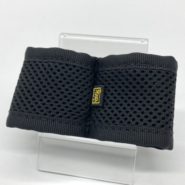 【中古】差し込むだけのハウジング保護用ふわふわツインチューブケース ブラック<イヤホンが絡まないケーブル固定用ストッパー付き>【VD608-BK】【秋葉原】