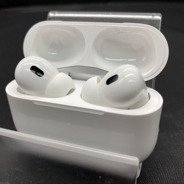 Apple 【中古】MagSafe充電ケース(USB-C)付きAirPods Pro(第2 Apple 【中古】MagSafe充電ケース(USB-C)付きAirPods Pro(第2