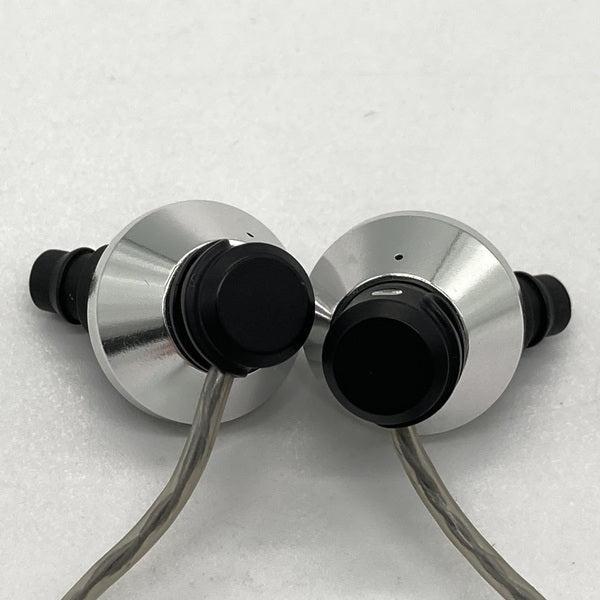 【中古】TITAN 1es シルバー【秋葉原】