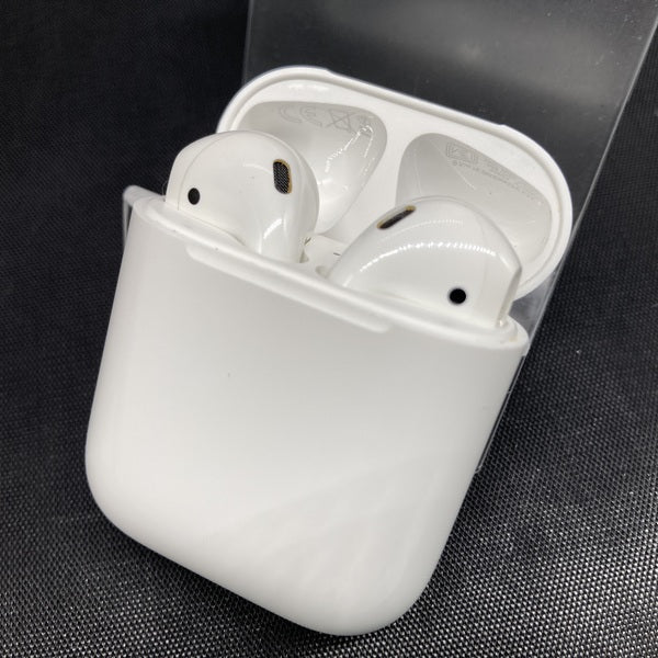【中古】AirPods with Charging Case MV7N2J/A【秋葉原】
