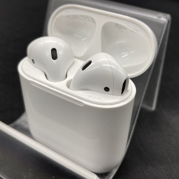 【中古】AirPods with Charging Case MV7N2J/A【日本橋】
