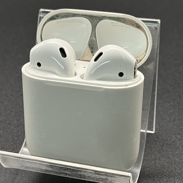 【中古】AirPods with Charging Case MV7N2J/A 海外モデル【日本橋】