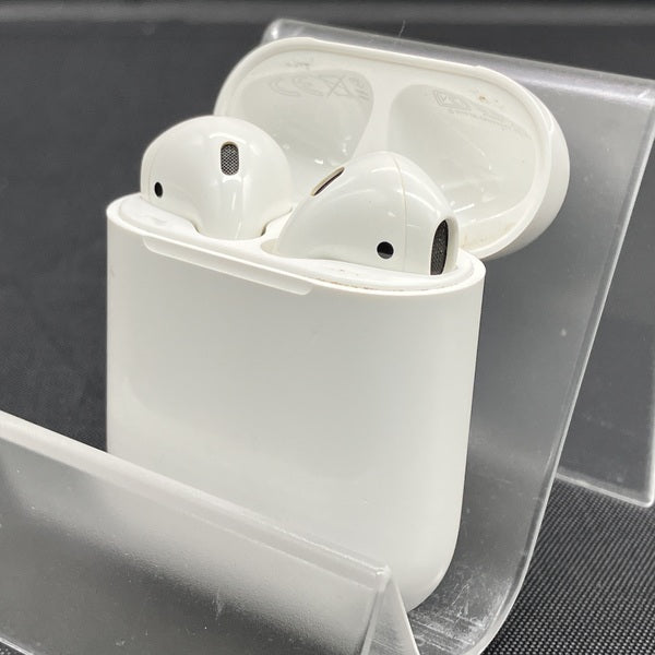 【中古】AirPods with Charging Case MV7N2J/A【秋葉原】