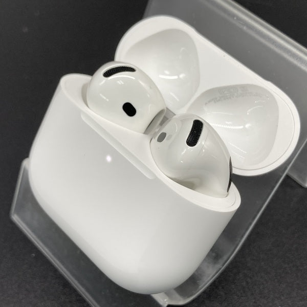 【中古】AirPods 4 MXP93J/A(アクティブノイズキャンセリング搭載)【秋葉原】
