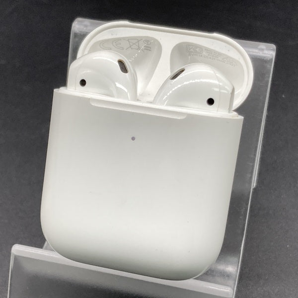【中古】AirPods with Wireless Charging Case MRXJ2J-A【秋葉原】