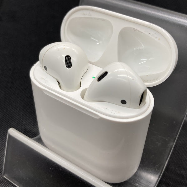 【中古】AirPods with Charging Case MV7N2J/A【秋葉原】