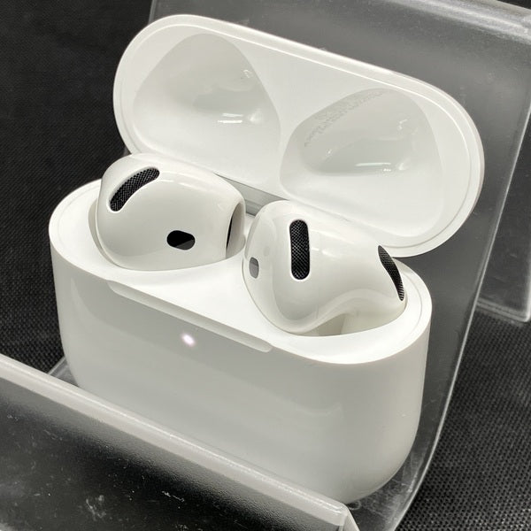 【中古】AirPods 4 MXP93J/A(アクティブノイズキャンセリング搭載)【秋葉原】
