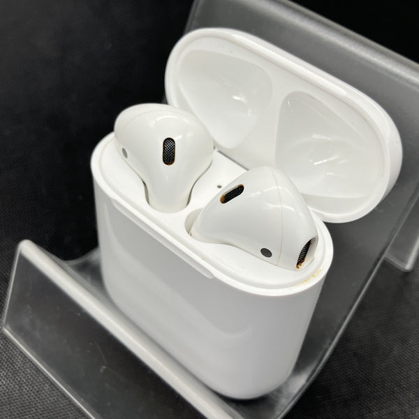【中古】AirPods with Charging Case MV7N2J/A【秋葉原】