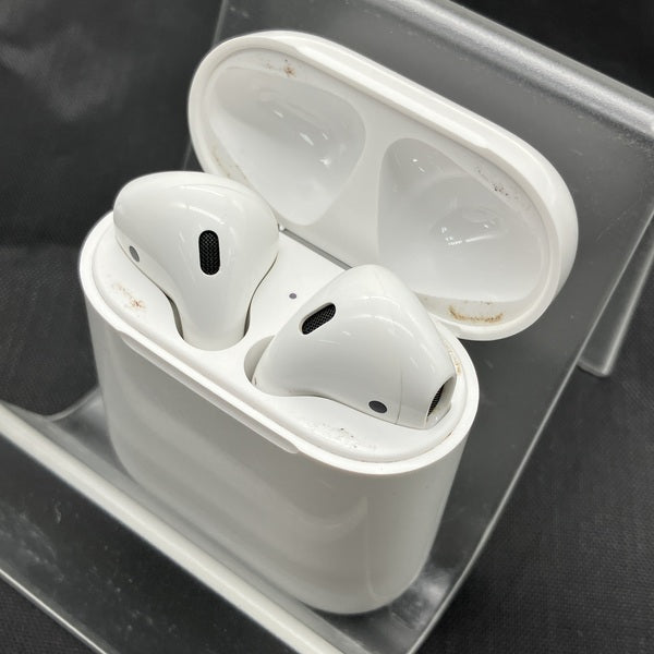 【中古】AirPods with Charging Case MV7N2J/A【秋葉原】