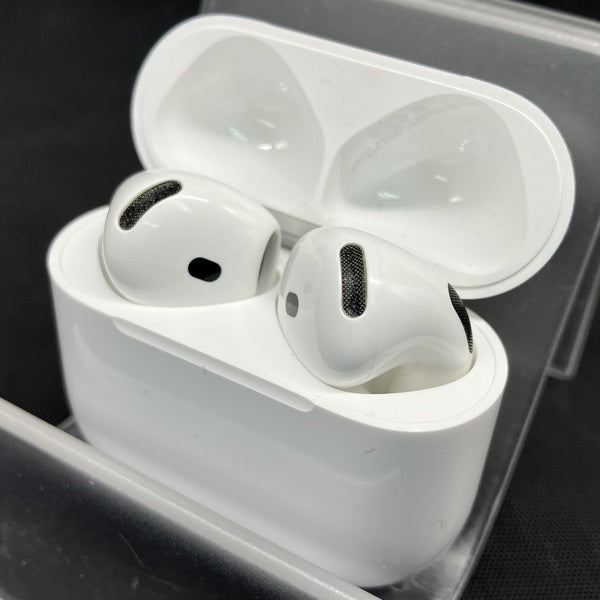 【中古】AirPods 4 MXP93J/A(アクティブノイズキャンセリング搭載)【秋葉原】