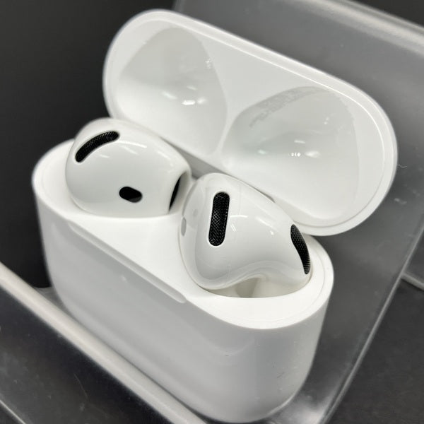 【中古】AirPods 4 MXP93J/A(アクティブノイズキャンセリング搭載)【秋葉原】
