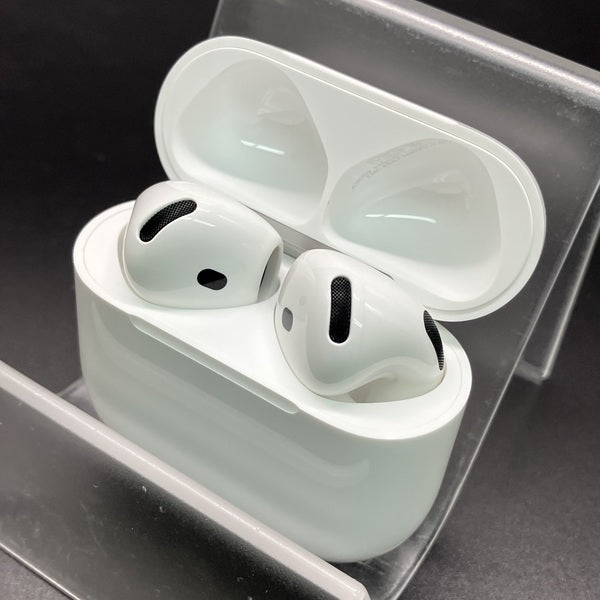 【中古】AirPods 4 MXP93J/A(アクティブノイズキャンセリング搭載)【秋葉原】