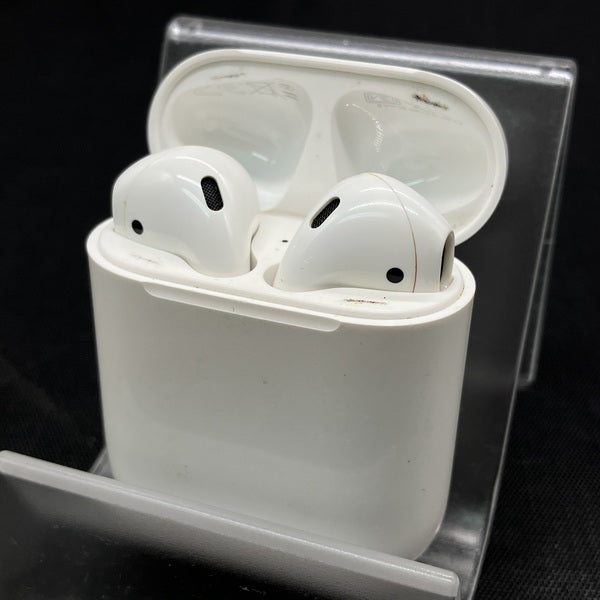 【中古】AirPods with Charging Case MV7N2J/A【秋葉原】