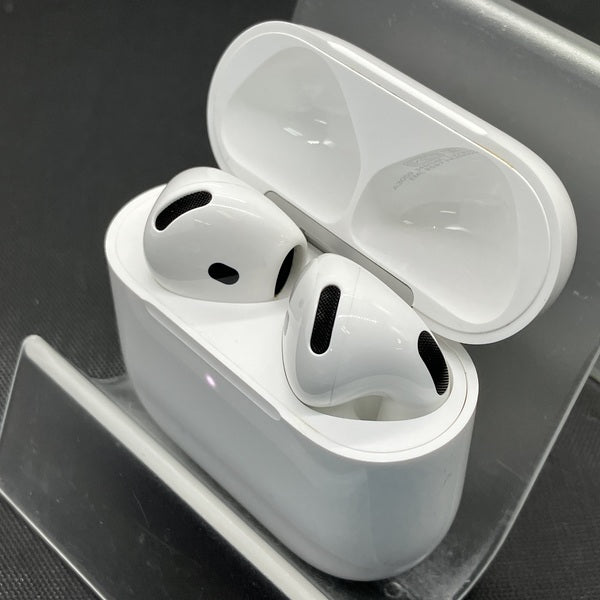 【中古】AirPods 4 MXP93J/A(アクティブノイズキャンセリング搭載)【秋葉原】