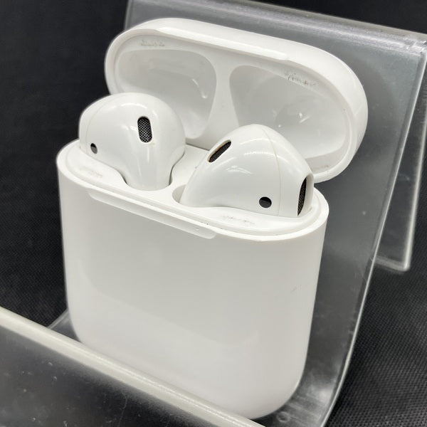 【中古】AirPods with Charging Case MV7N2J/A【日本橋】