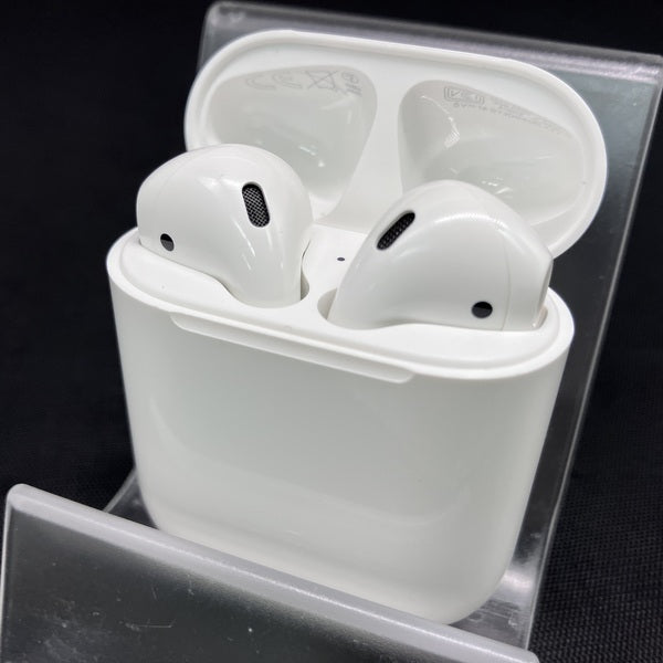 中古美品 Air Pods 第2世代  MV7N2J/A Apple 【中古】AirPods with Charging Case MV7N2J/A【秋葉原
