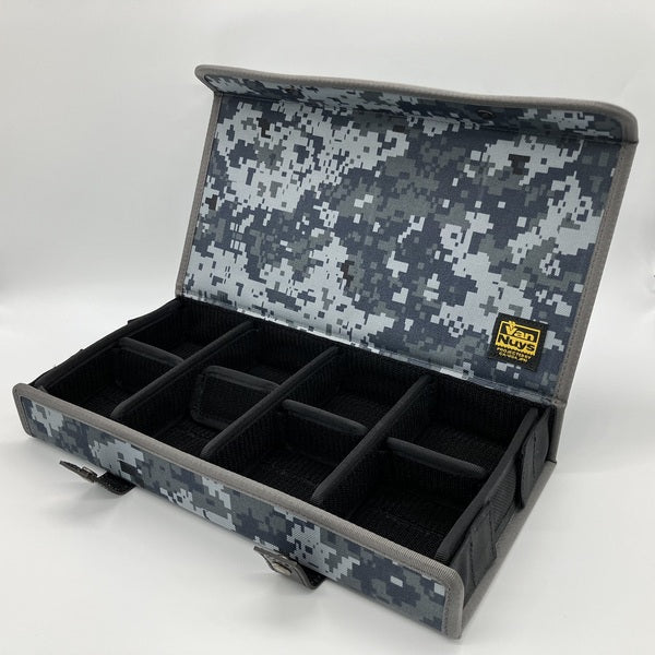 【中古】仕切りの位置が変えられるイヤフォンケース/8個用 カモフラージュ【秋葉原】