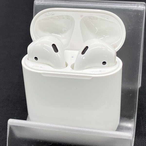 【中古】AirPods with Charging Case MV7N2J/A【日本橋】