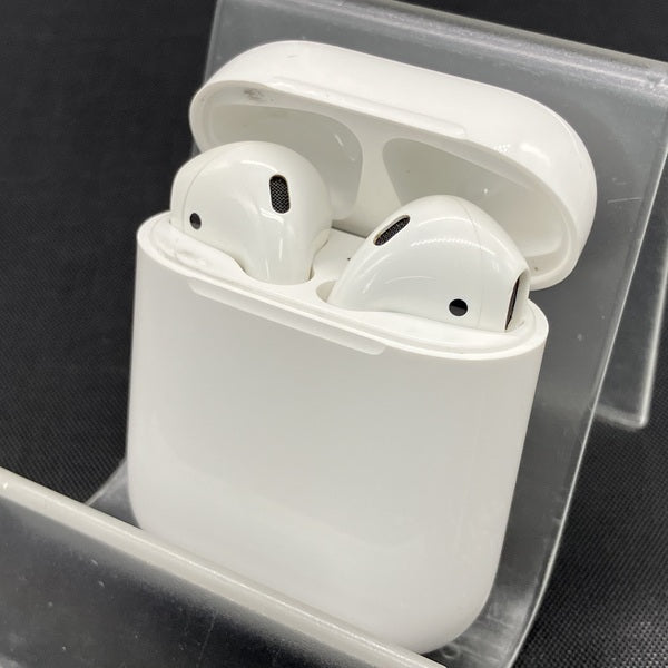 【中古】AirPods with Charging Case MV7N2J/A【秋葉原】