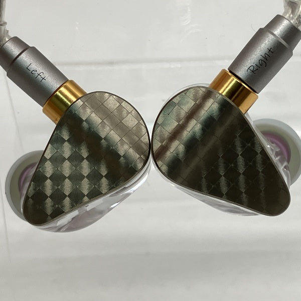 【中古】Surface【E14D】【日本橋】
