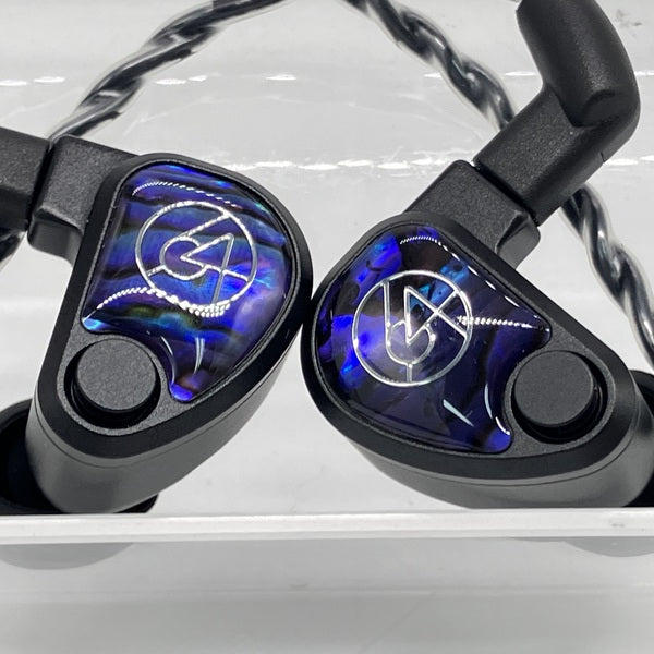 【中古】Volür 【64A-7297】【日本橋】