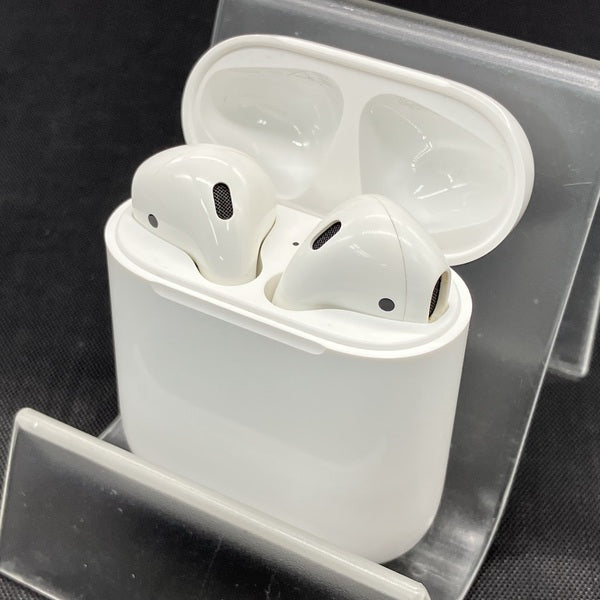 【中古】AirPods with Charging Case MV7N2J/A【秋葉原】