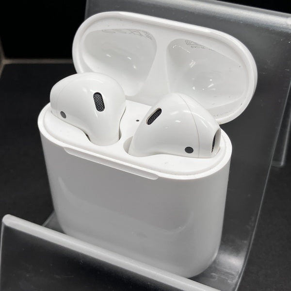 【中古】AirPods with Charging Case MV7N2J/A【日本橋】