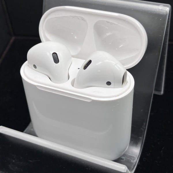 【中古】AirPods with Charging Case MV7N2J/A【日本橋】