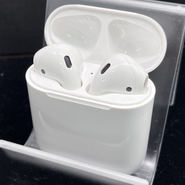 【中古】AirPods with Charging Case MV7N2J/A【日本橋】