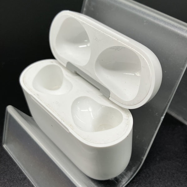 【中古】AirPods Lightning 充電ケース (第3世代)【秋葉原】
